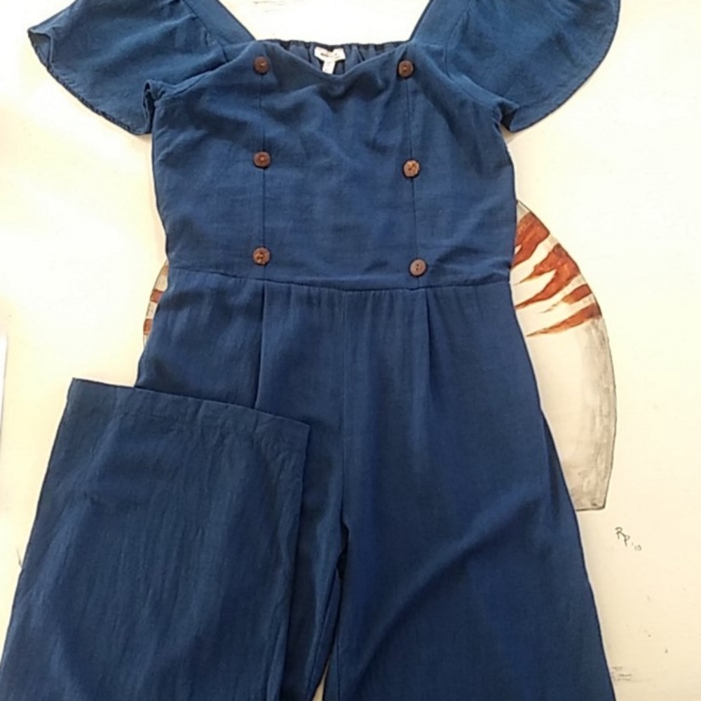 Cute jumpsuit - doesn’t fit! Tag says size L, but fits more like XS/S
